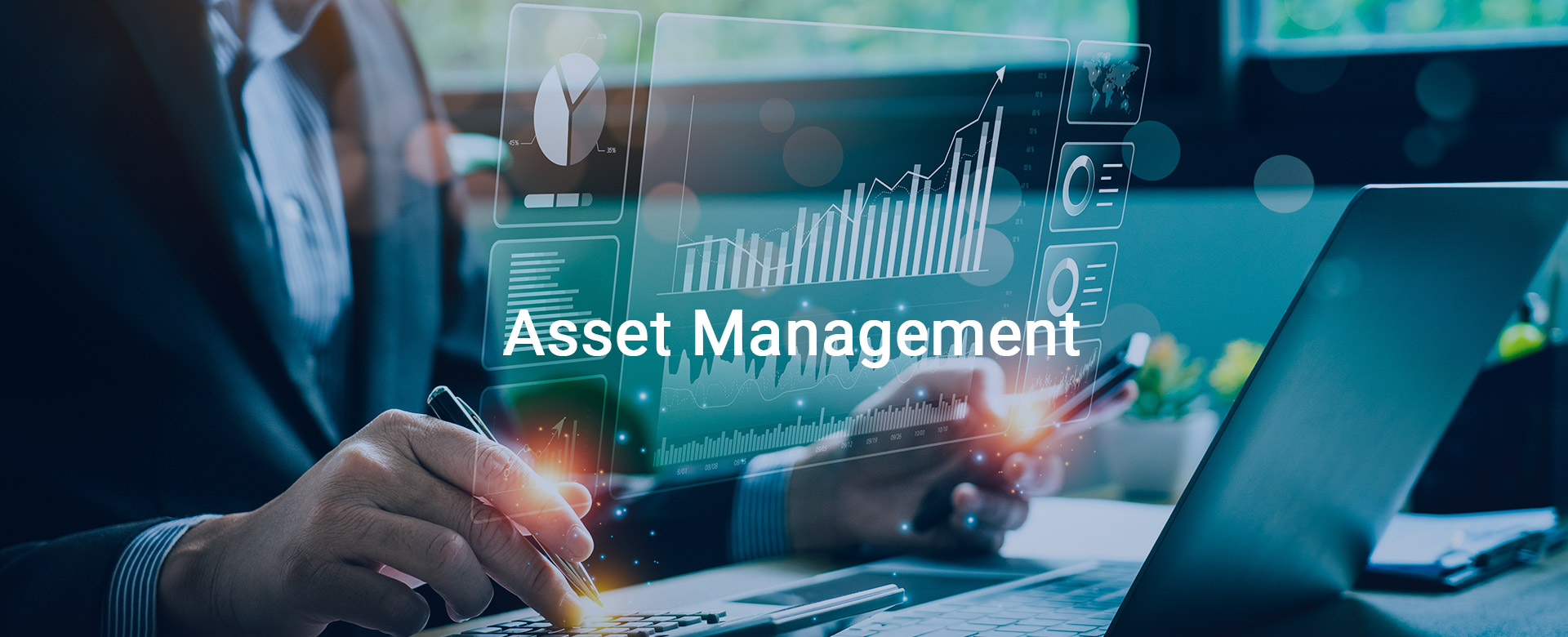 house icon - man reviewing computer with calculator Collaborative Wealth Advisors, Westford, MA